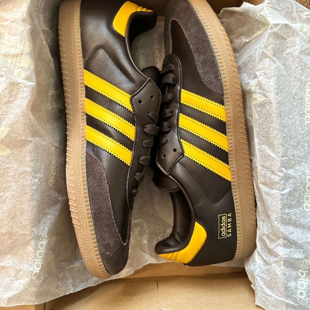 Adidas Samba OG. Chocolate brown w yellow stripe. NIB w tags. Men’s 12.5